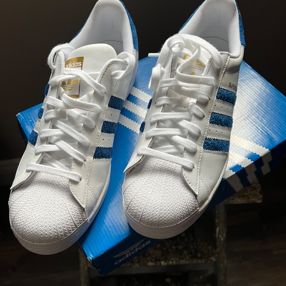 Mens Adidas Superstar size 11 White with Blue - Picture 4 of 10